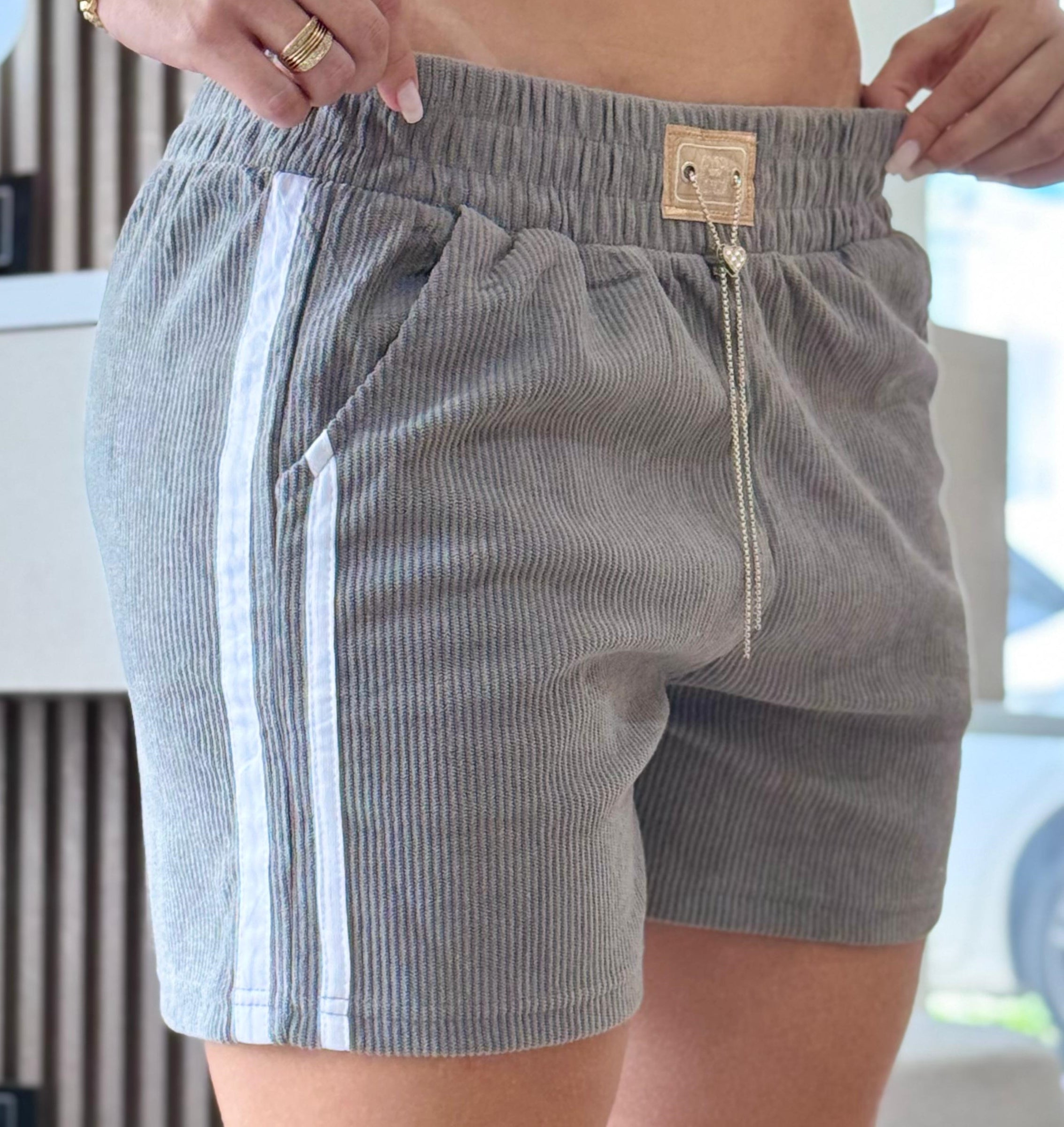 SHORT DAMA  GRIS