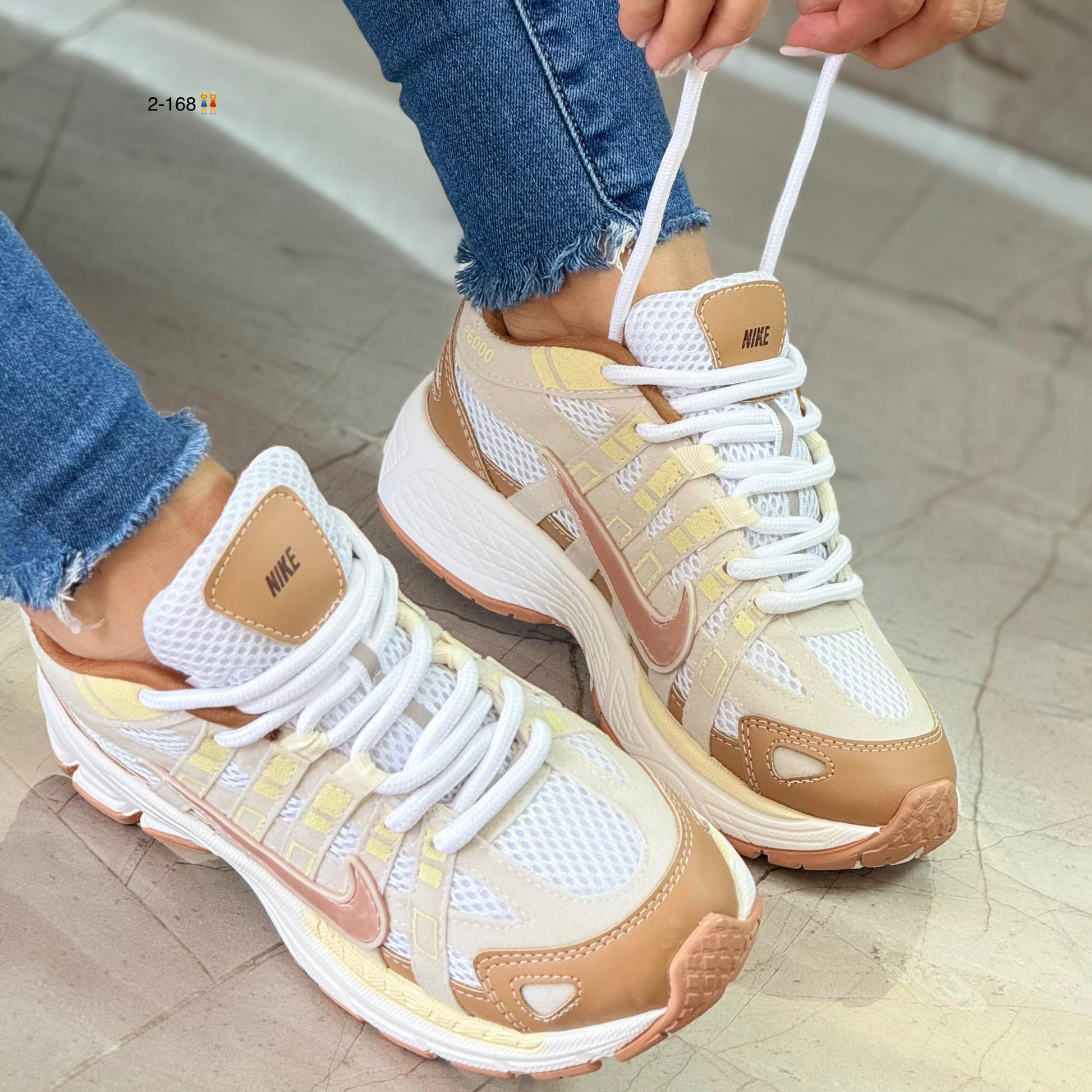 NIKE P6000 DAMA BEIGE