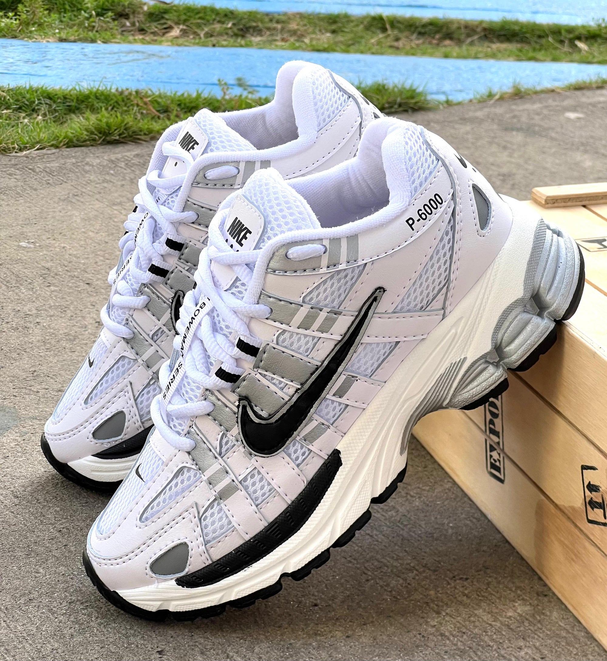 NIKE P600 BLANCO X NEGRO